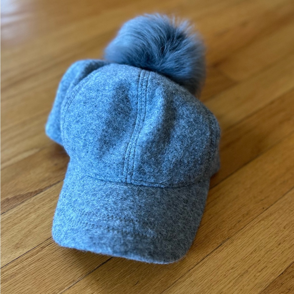 UGG Gray Women’s Winter Hat Baseball Cap with Pom Pom L/XL cozy